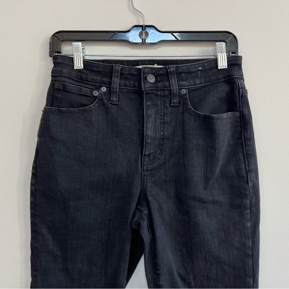 Madewell Curvy Kick Out Crop Jean in Black Rinse Wash, size 27 - Picture 4 of 11